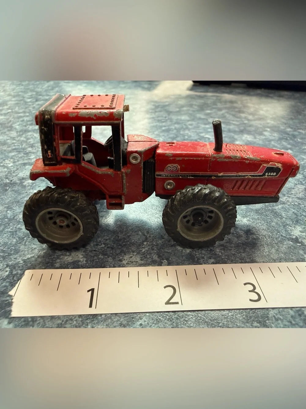 Vintage ERTL 1/64 International Harvester 6388 2+2 Tractor with Round Baler
